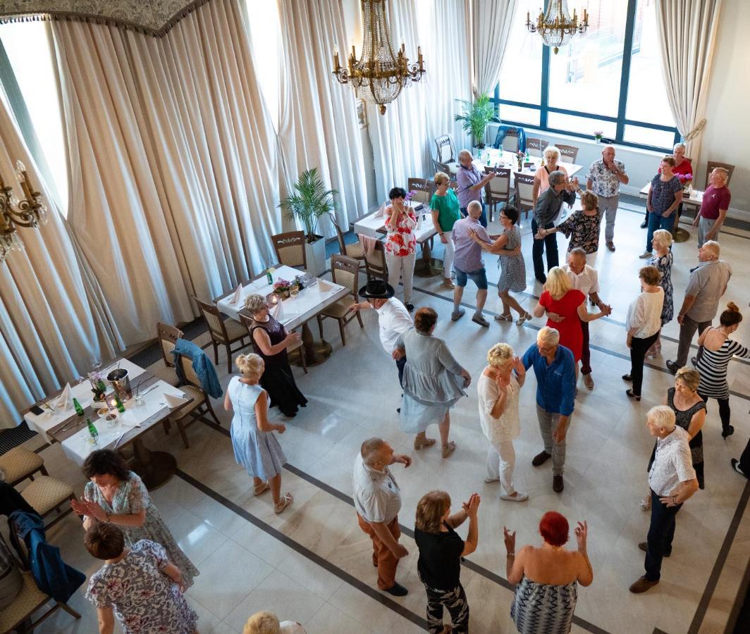 Boutique Odyseja & Spa Цехоцинек Экстерьер фото The 2012 opening of the renovated hotel