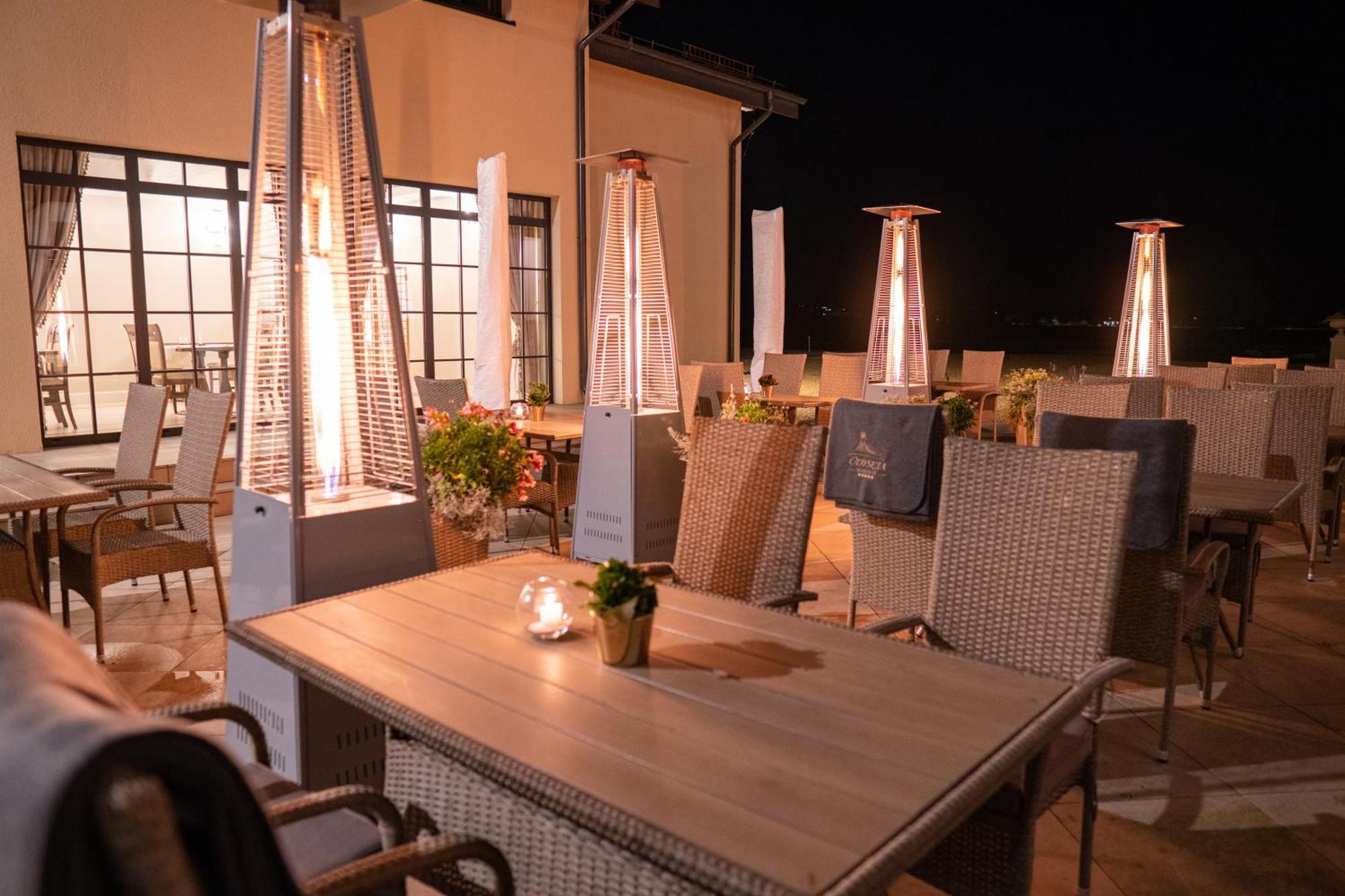 Boutique Odyseja & Spa Цехоцинек Экстерьер фото Gas patio heater