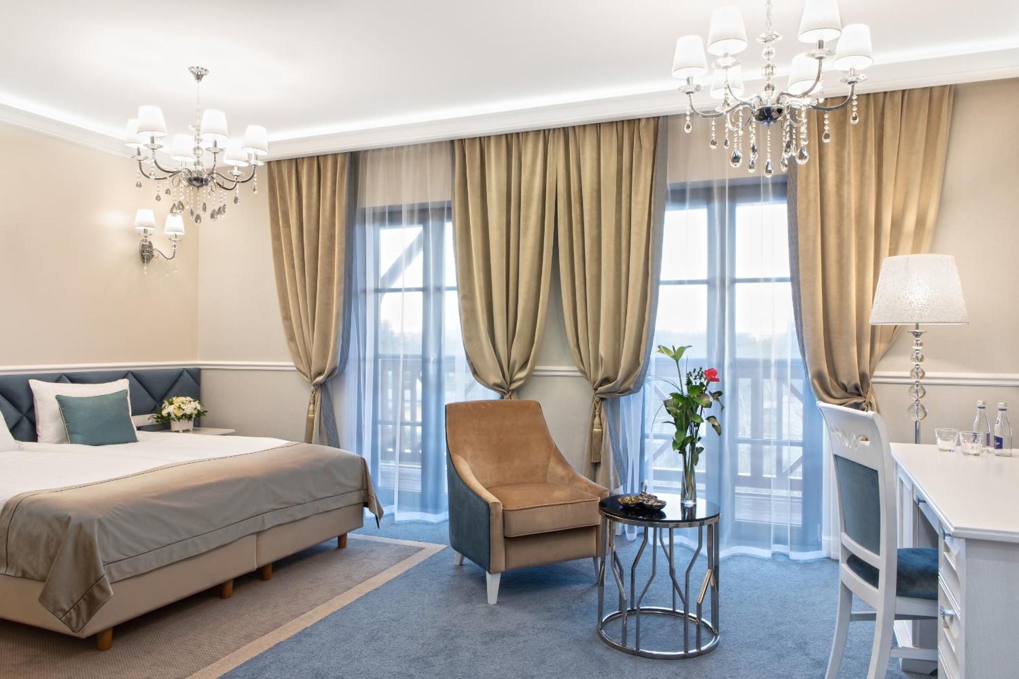 Boutique Odyseja & Spa Цехоцинек Экстерьер фото A room at the hotel