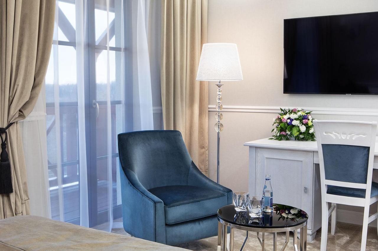 Boutique Odyseja & Spa Цехоцинек Экстерьер фото A room at the hotel